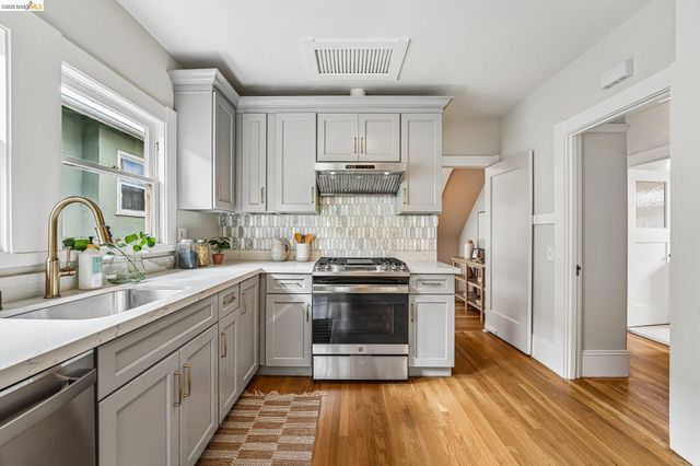 5826 Virmar Ave, Oakland, CA 94618