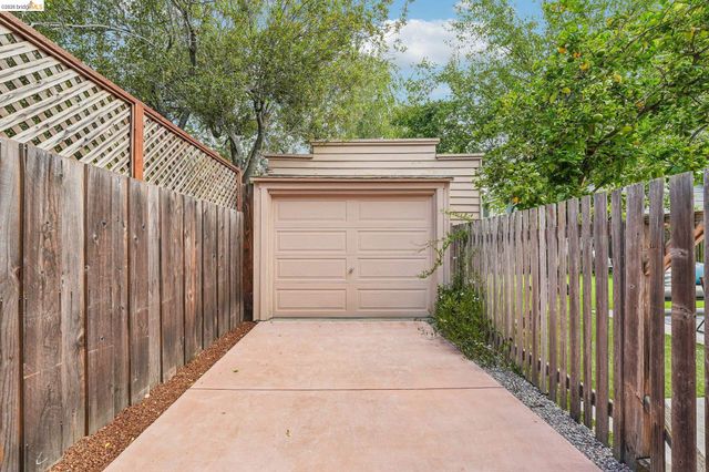 5826 Virmar Ave, Oakland, CA 94618