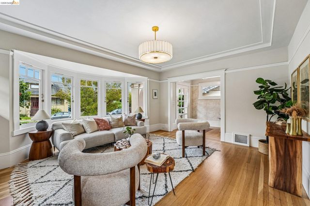 5826 Virmar Ave, Oakland, CA 94618
