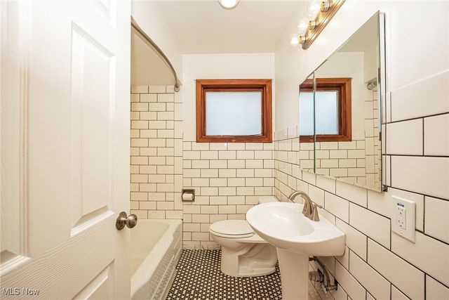 962 Iona Avenue, Akron, OH 44314