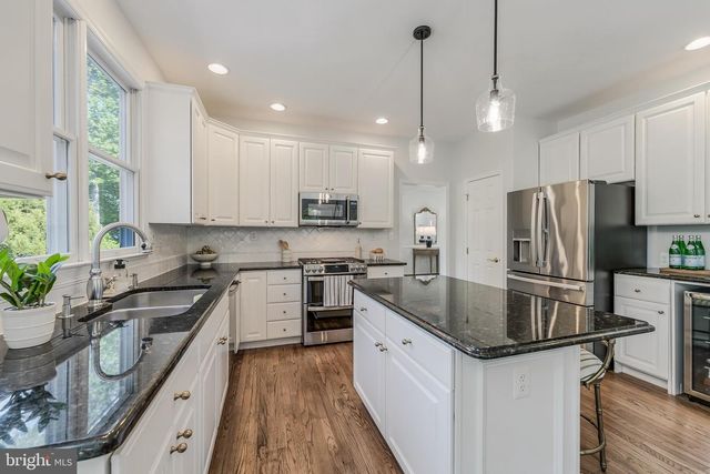 12537 RIDGEGATE DR, Herndon, VA 20170