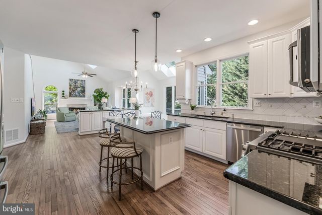 12537 RIDGEGATE DR, Herndon, VA 20170