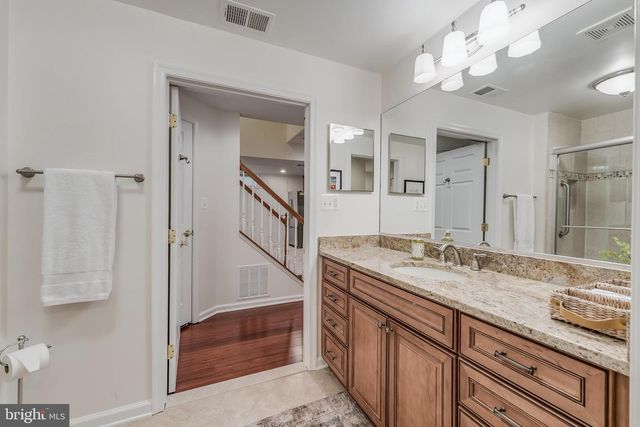 12537 RIDGEGATE DR, Herndon, VA 20170