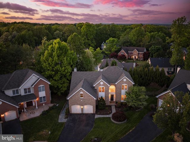 12537 RIDGEGATE DR, Herndon, VA 20170