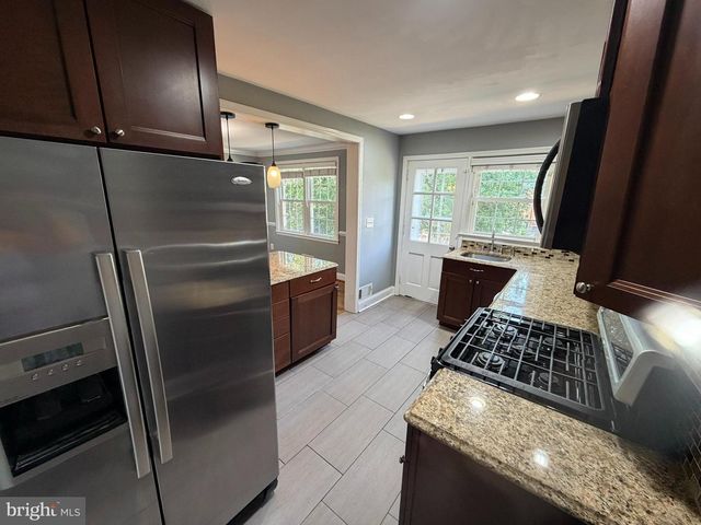 1543 COTTAGE LN, Towson, MD 21286