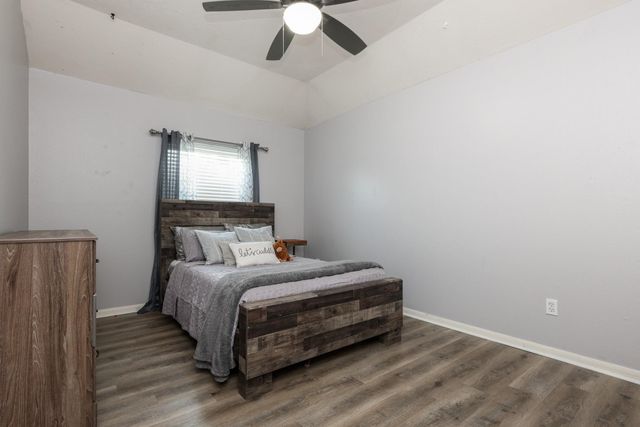 3239 Braesview Drive, Pearland, TX 77584