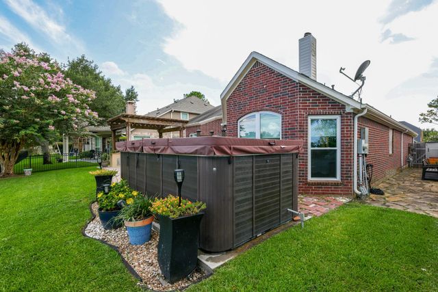 3239 Braesview Drive, Pearland, TX 77584