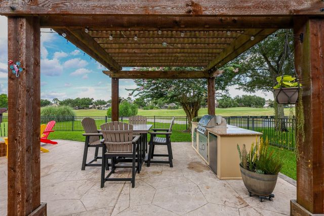 3239 Braesview Drive, Pearland, TX 77584