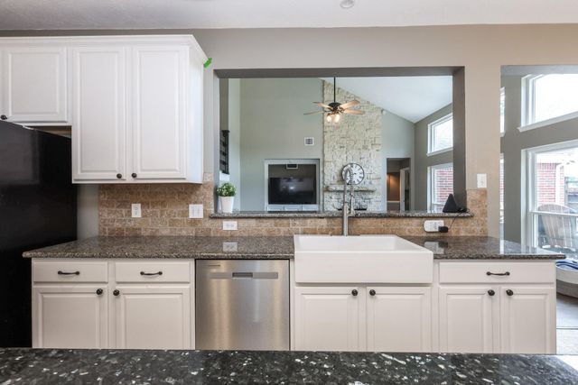 3239 Braesview Drive, Pearland, TX 77584