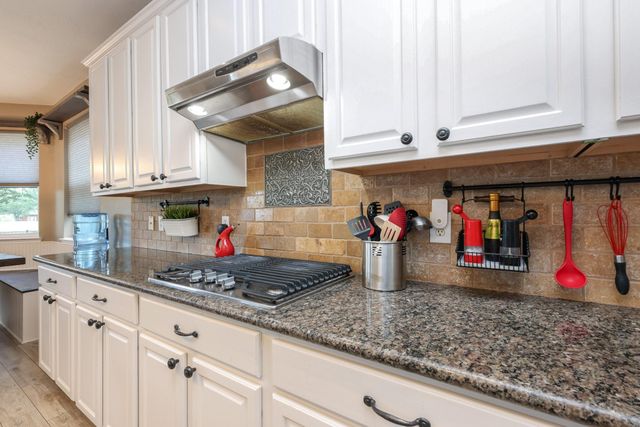 3239 Braesview Drive, Pearland, TX 77584