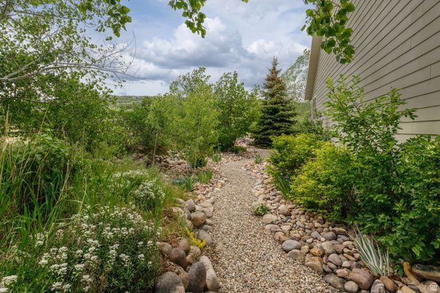 1877 S RIVER RUN DR, Huntsville, UT 84317