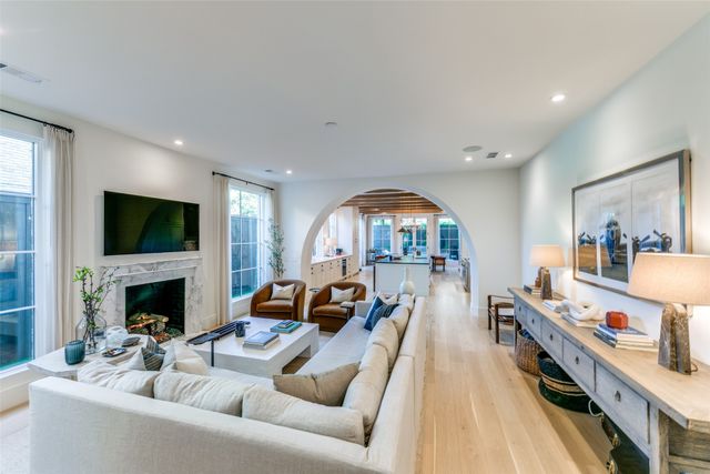 4007 Hawthorne Avenue, Dallas, TX 75219