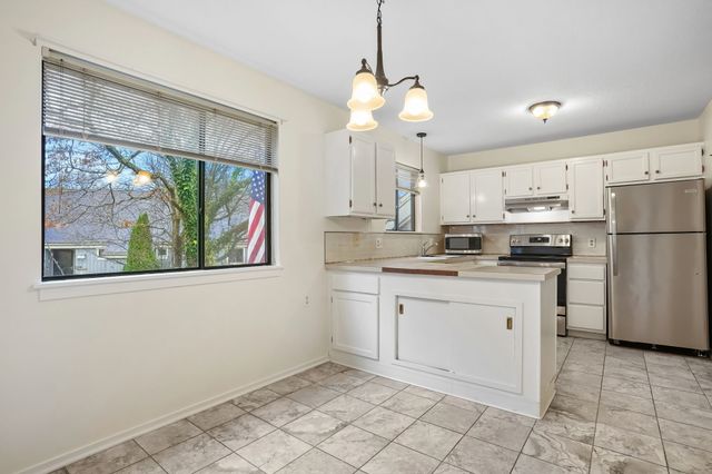 511 Heritage Village B, Southbury, CT 06488