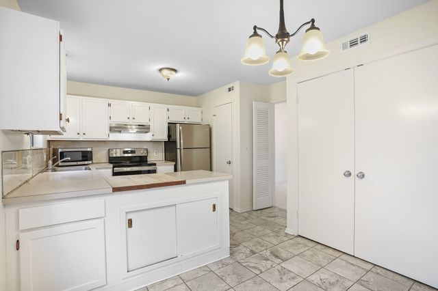 511 Heritage Village B, Southbury, CT 06488