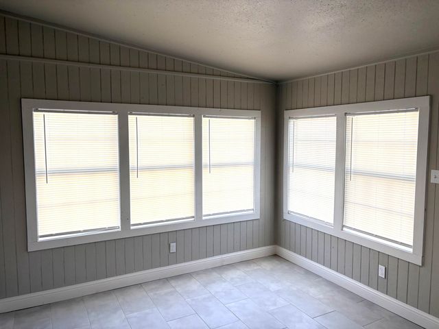 802 S Lons Street, Brownfield, TX 79316