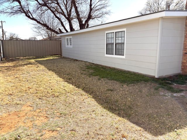 802 S Lons Street, Brownfield, TX 79316