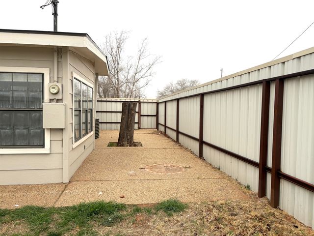 802 S Lons Street, Brownfield, TX 79316