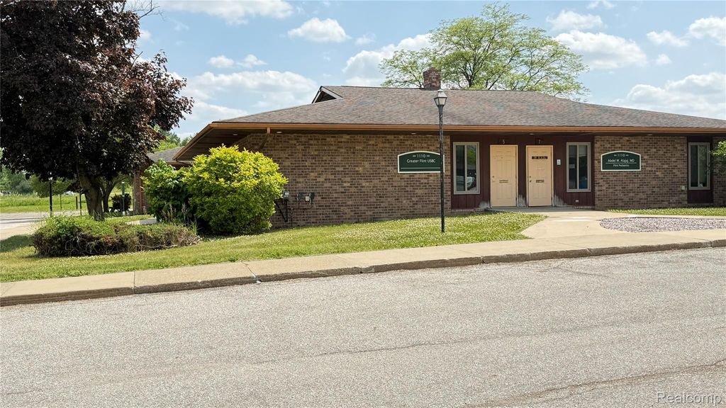 1110 S Linden Road, Flint, MI 48532