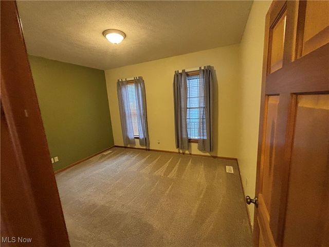 3115 Lovers Lane, Ravenna, OH 44266