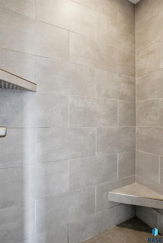 8205 E Willow Leaf St Street, Sioux Falls, SD 57110