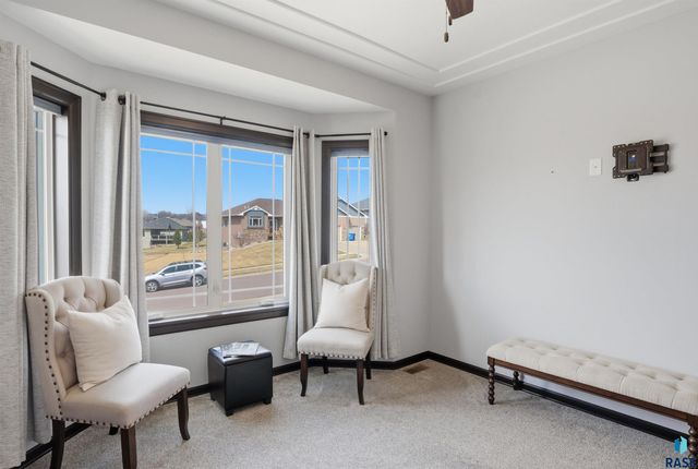 8205 E Willow Leaf St Street, Sioux Falls, SD 57110