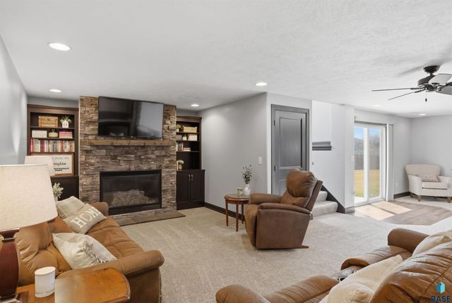 8205 E Willow Leaf St Street, Sioux Falls, SD 57110