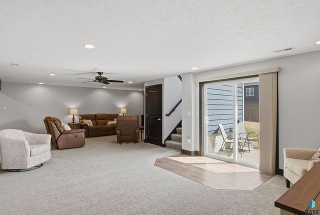 8205 E Willow Leaf St Street, Sioux Falls, SD 57110