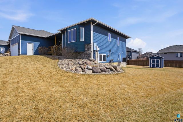 8205 E Willow Leaf St Street, Sioux Falls, SD 57110