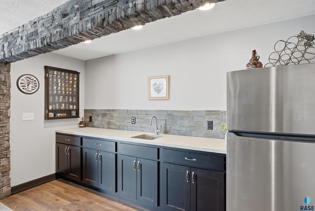 8205 E Willow Leaf St Street, Sioux Falls, SD 57110