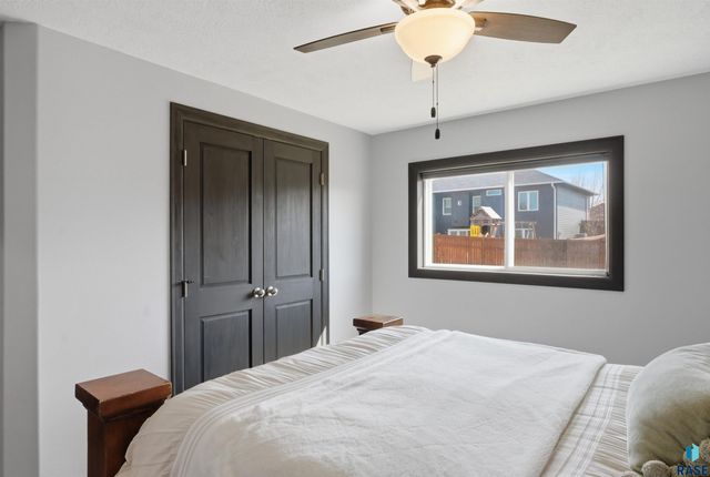 8205 E Willow Leaf St Street, Sioux Falls, SD 57110