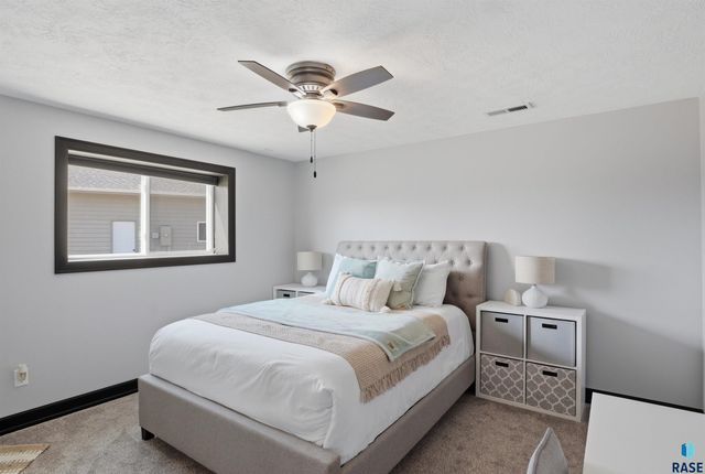 8205 E Willow Leaf St Street, Sioux Falls, SD 57110