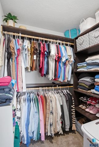 8205 E Willow Leaf St Street, Sioux Falls, SD 57110