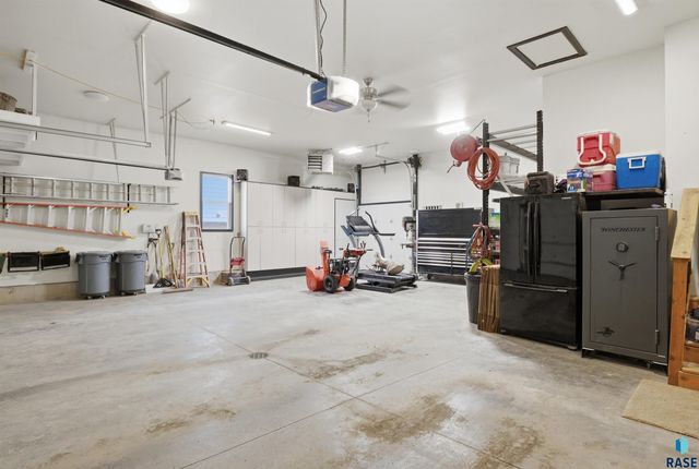 8205 E Willow Leaf St Street, Sioux Falls, SD 57110