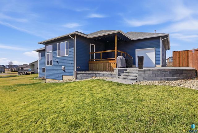 8205 E Willow Leaf St Street, Sioux Falls, SD 57110