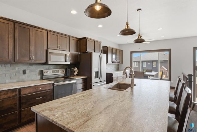 8205 E Willow Leaf St Street, Sioux Falls, SD 57110