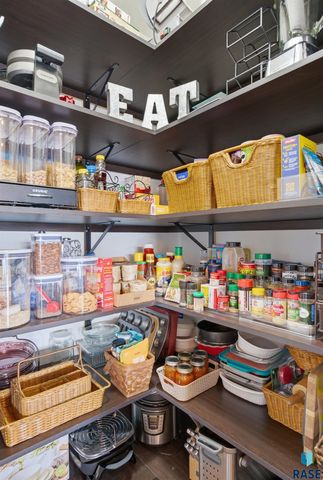 8205 E Willow Leaf St Street, Sioux Falls, SD 57110