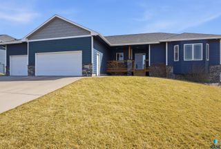 8205 E Willow Leaf St Street, Sioux Falls, SD 57110