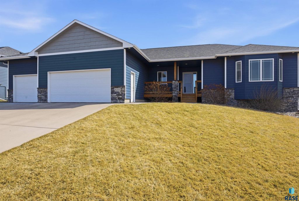 8205 E Willow Leaf St Street, Sioux Falls, SD 57110