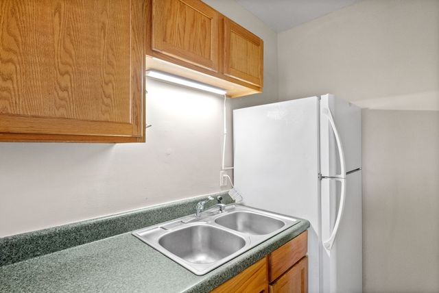 222 Union St Apt B, Clarksville, TN 37040