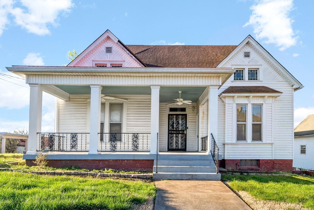 222 Union St Apt B, Clarksville, TN 37040