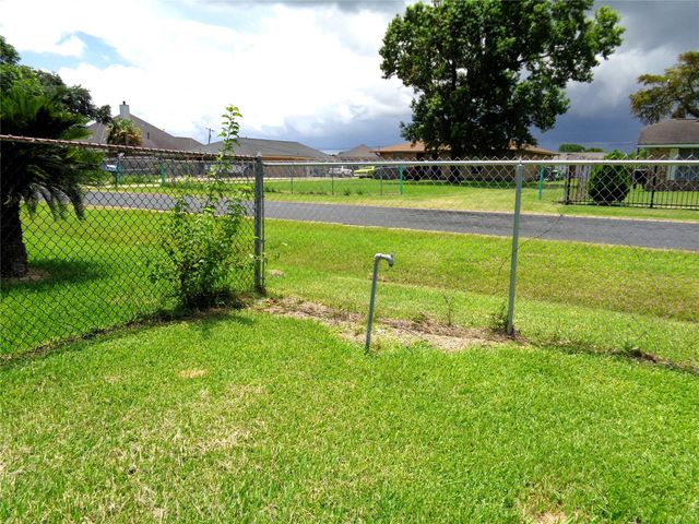 3908 20th Street N, Texas City, TX 77590