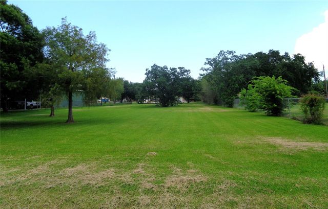 3908 20th Street N, Texas City, TX 77590