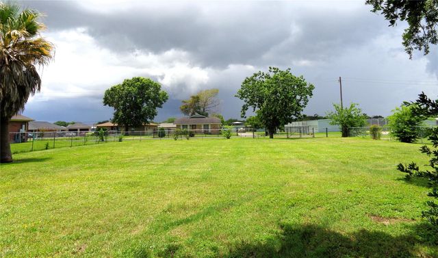 3908 20th Street N, Texas City, TX 77590