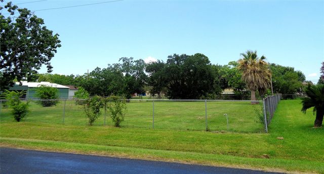 3908 20th Street N, Texas City, TX 77590