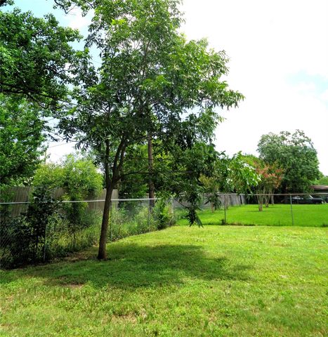 3908 20th Street N, Texas City, TX 77590