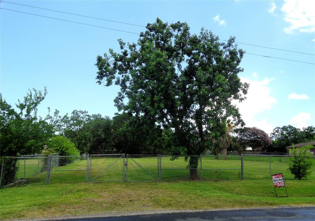 3908 20th Street N, Texas City, TX 77590