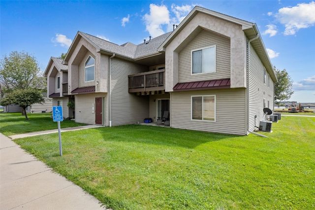 1020 240th Street 8, North Liberty, IA 52317