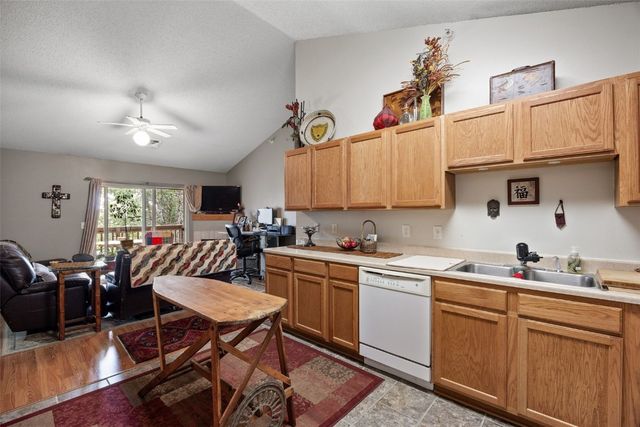 1020 240th Street 8, North Liberty, IA 52317