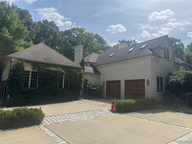 12240 Woodline Drive, Fenton, MI 48430
