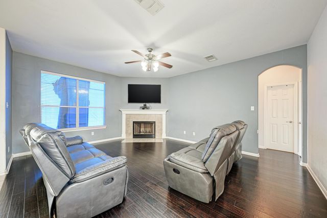 1117 Cockrill CT, Hutto, TX 78634